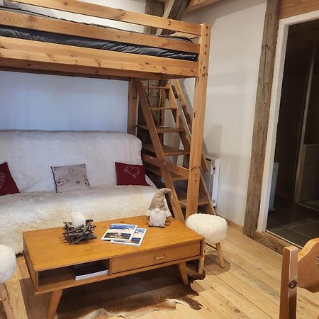 Le Nid Des Cerfs Bed & Breakfast Essert-Romand Exterior photo
