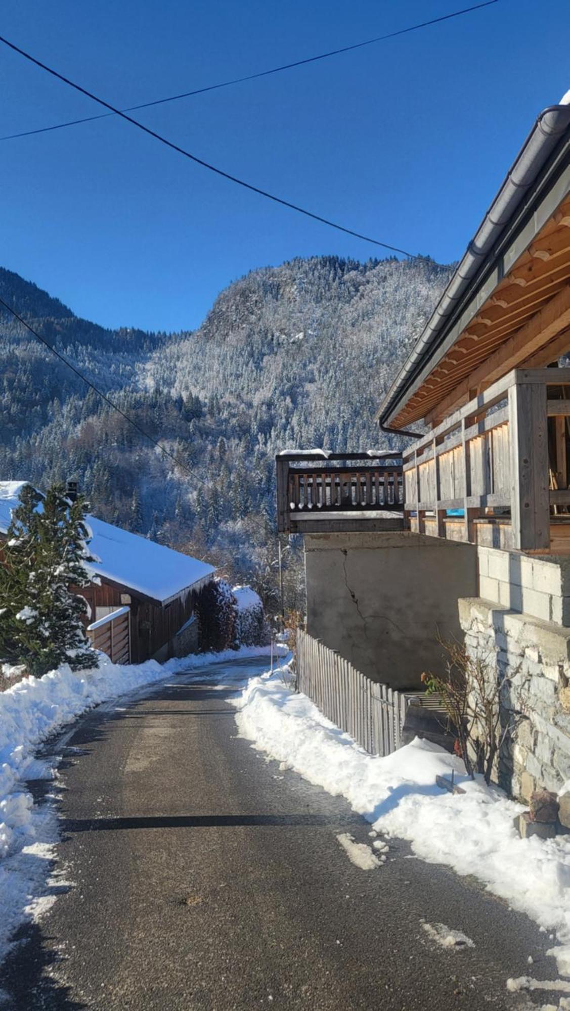 Le Nid Des Cerfs Bed & Breakfast Essert-Romand Exterior photo